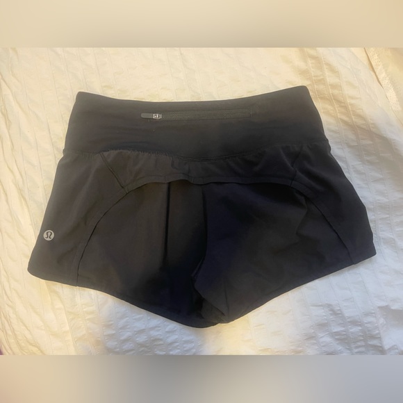 Black lululemon shorts size 2    26$ - Picture 1 of 3